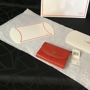 NWT Coach Madeleine Leather medium wallet with brass detail & Zipper coin pouch